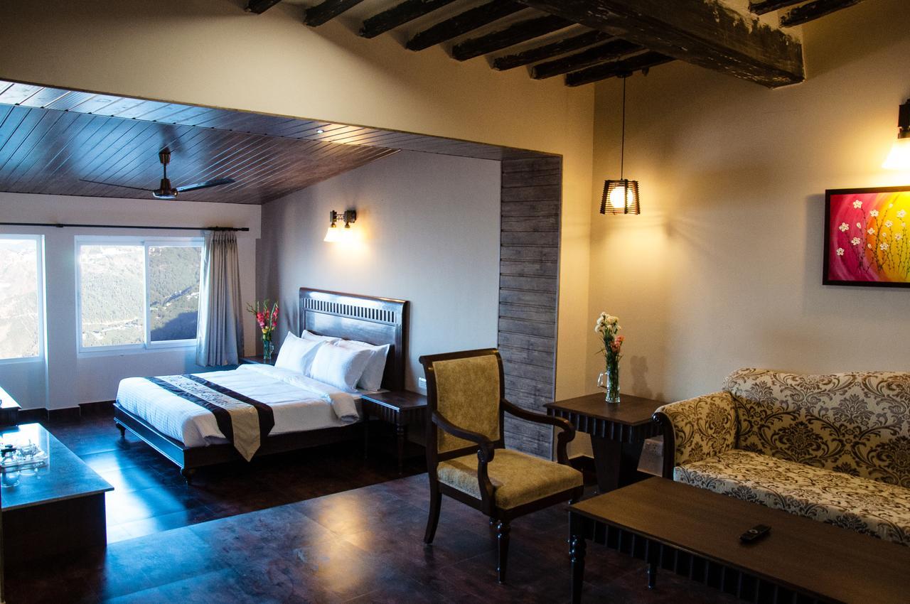 One Earth Royale Boutique Hotel Массури Экстерьер фото