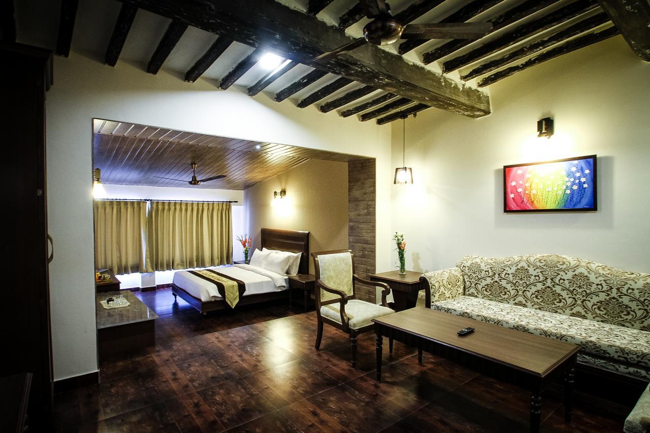 One Earth Royale Boutique Hotel Массури Экстерьер фото