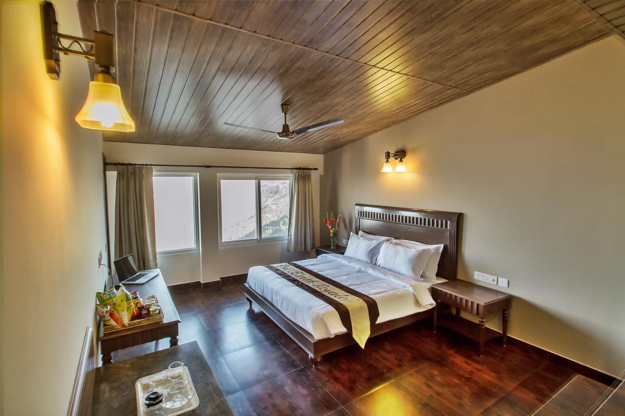 One Earth Royale Boutique Hotel Массури Экстерьер фото