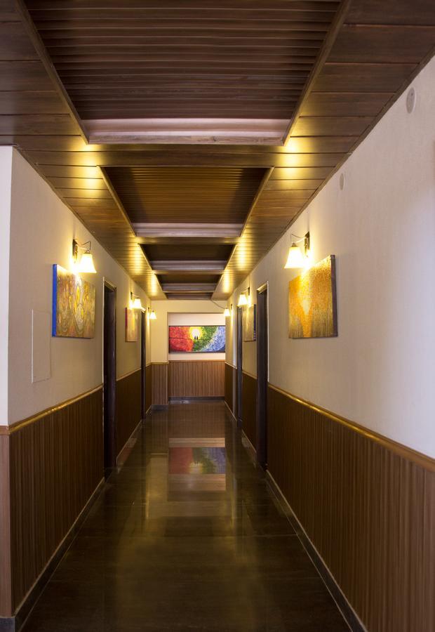 One Earth Royale Boutique Hotel Массури Экстерьер фото