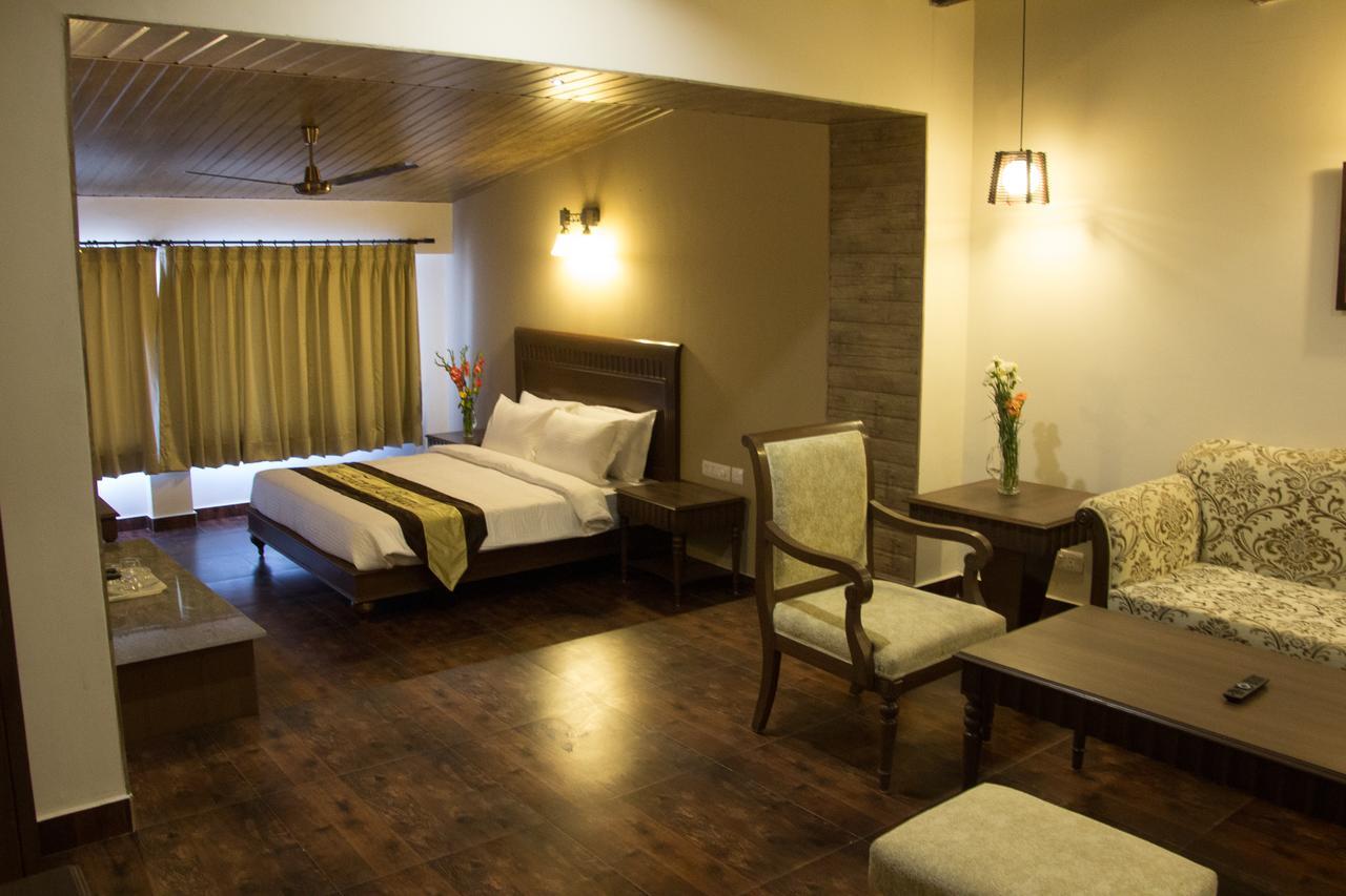 One Earth Royale Boutique Hotel Массури Номер фото