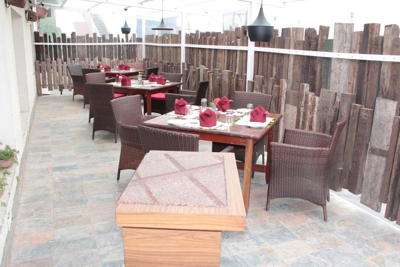One Earth Royale Boutique Hotel Массури Экстерьер фото