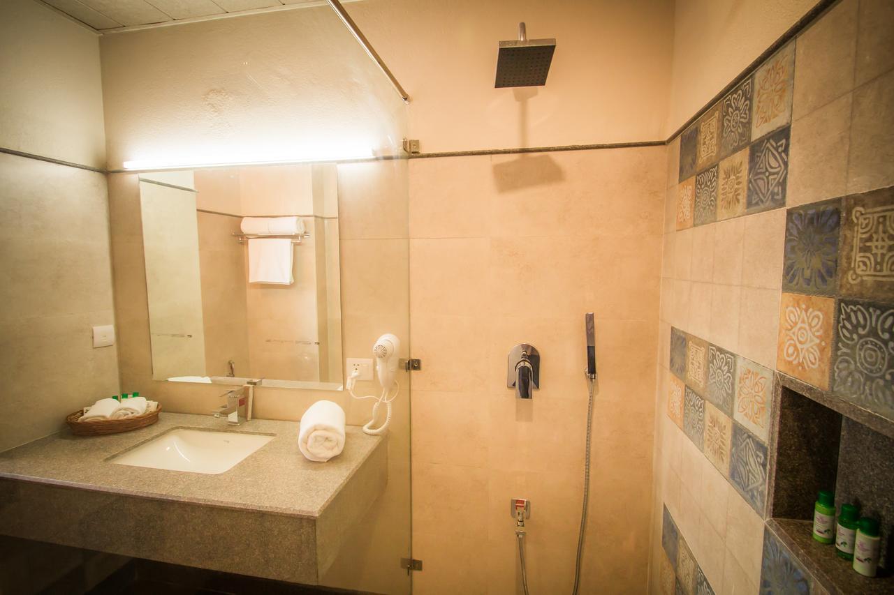 One Earth Royale Boutique Hotel Массури Экстерьер фото