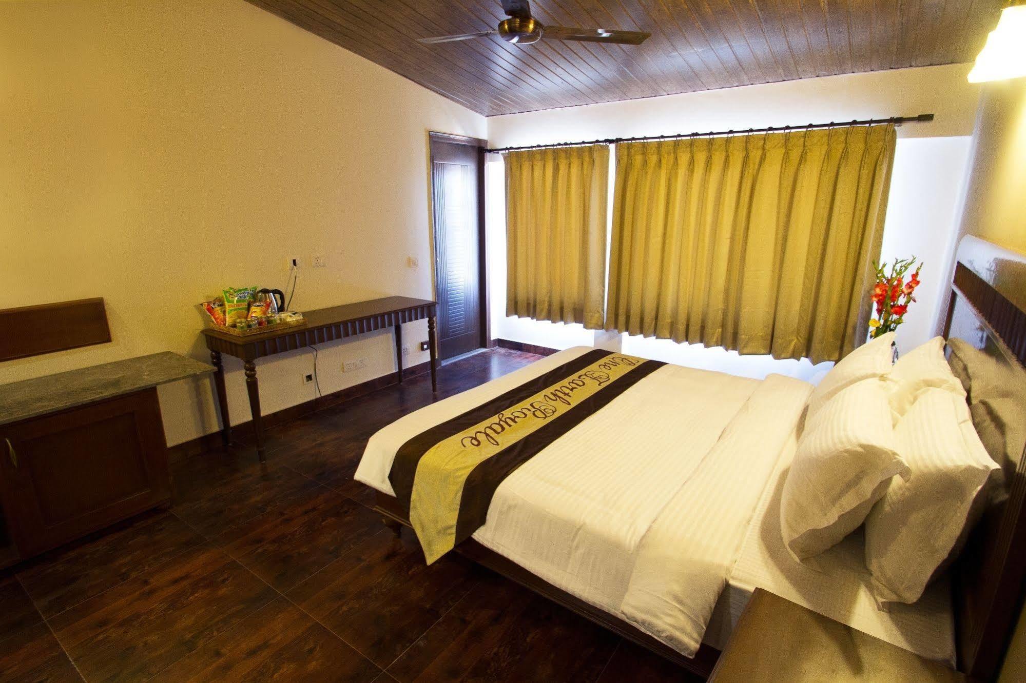 One Earth Royale Boutique Hotel Массури Экстерьер фото