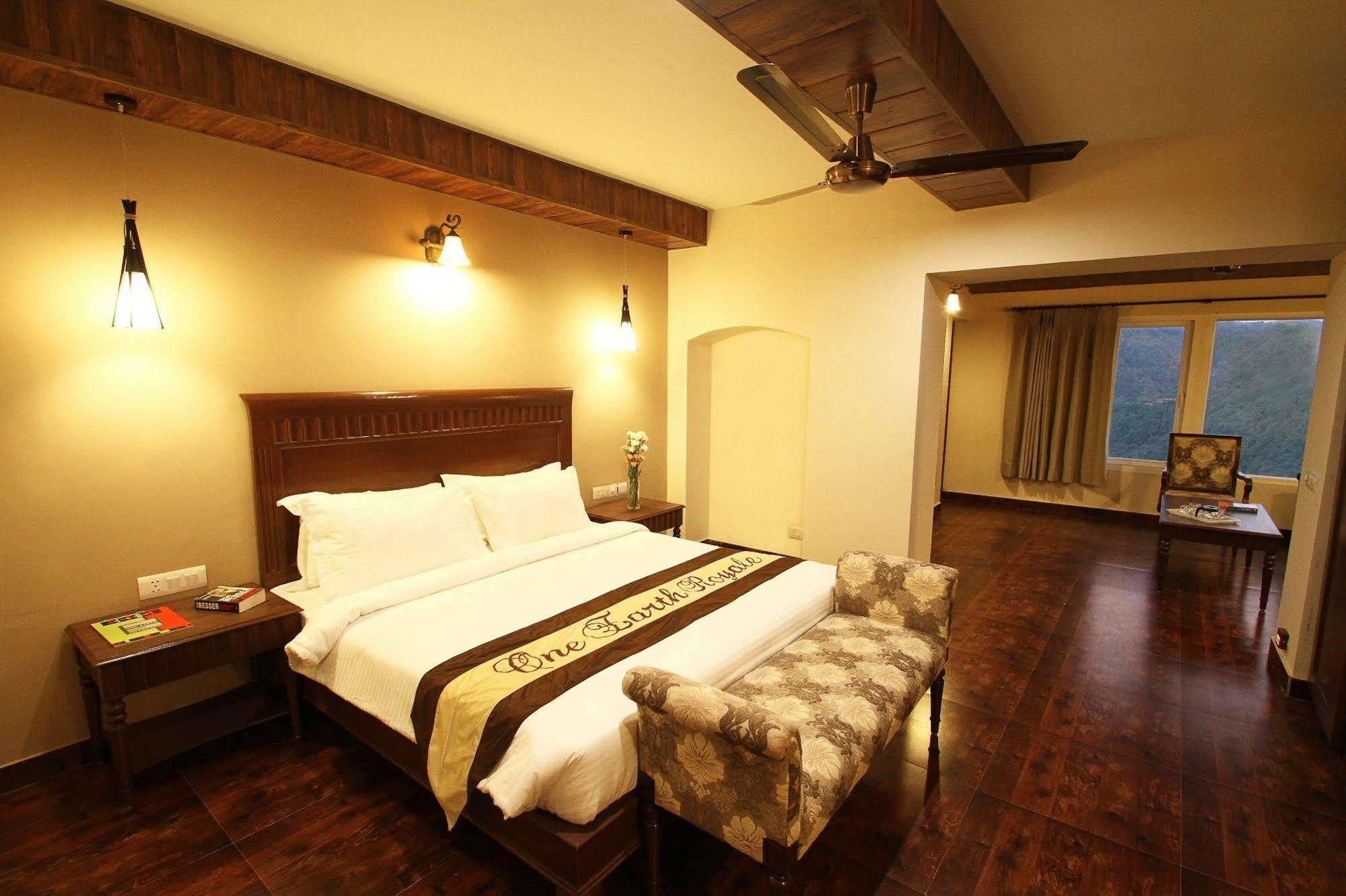One Earth Royale Boutique Hotel Массури Экстерьер фото