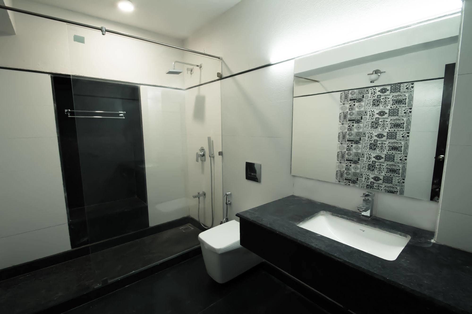 One Earth Royale Boutique Hotel Массури Экстерьер фото
