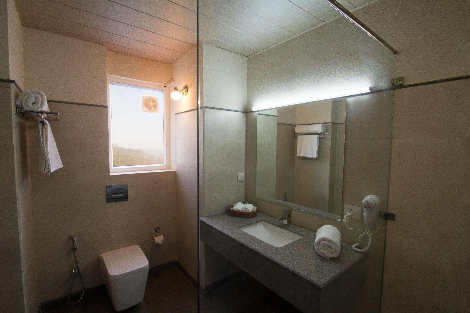 One Earth Royale Boutique Hotel Массури Экстерьер фото
