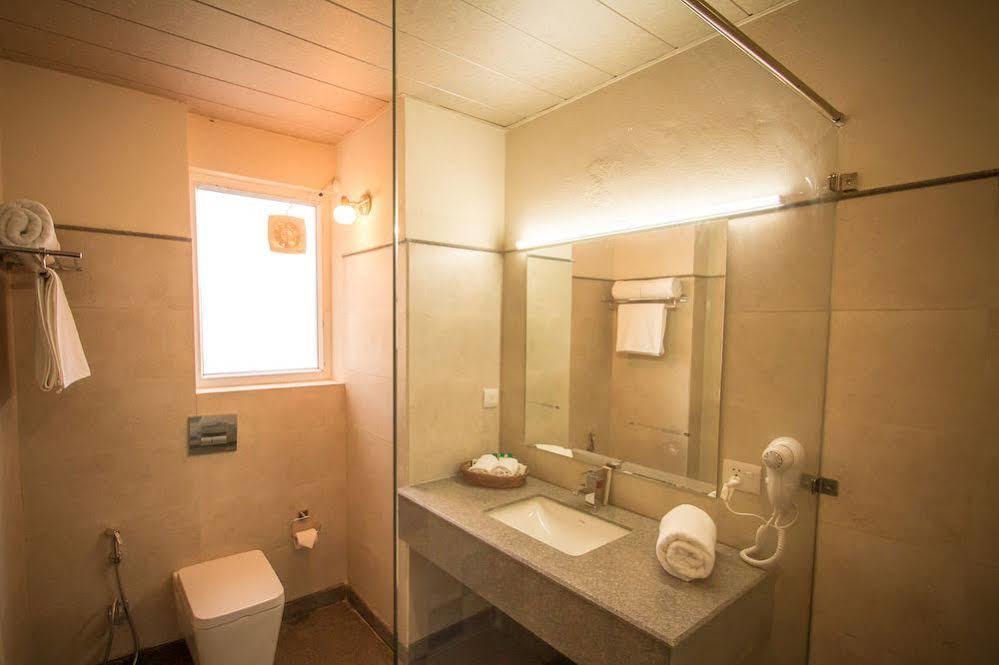 One Earth Royale Boutique Hotel Массури Экстерьер фото