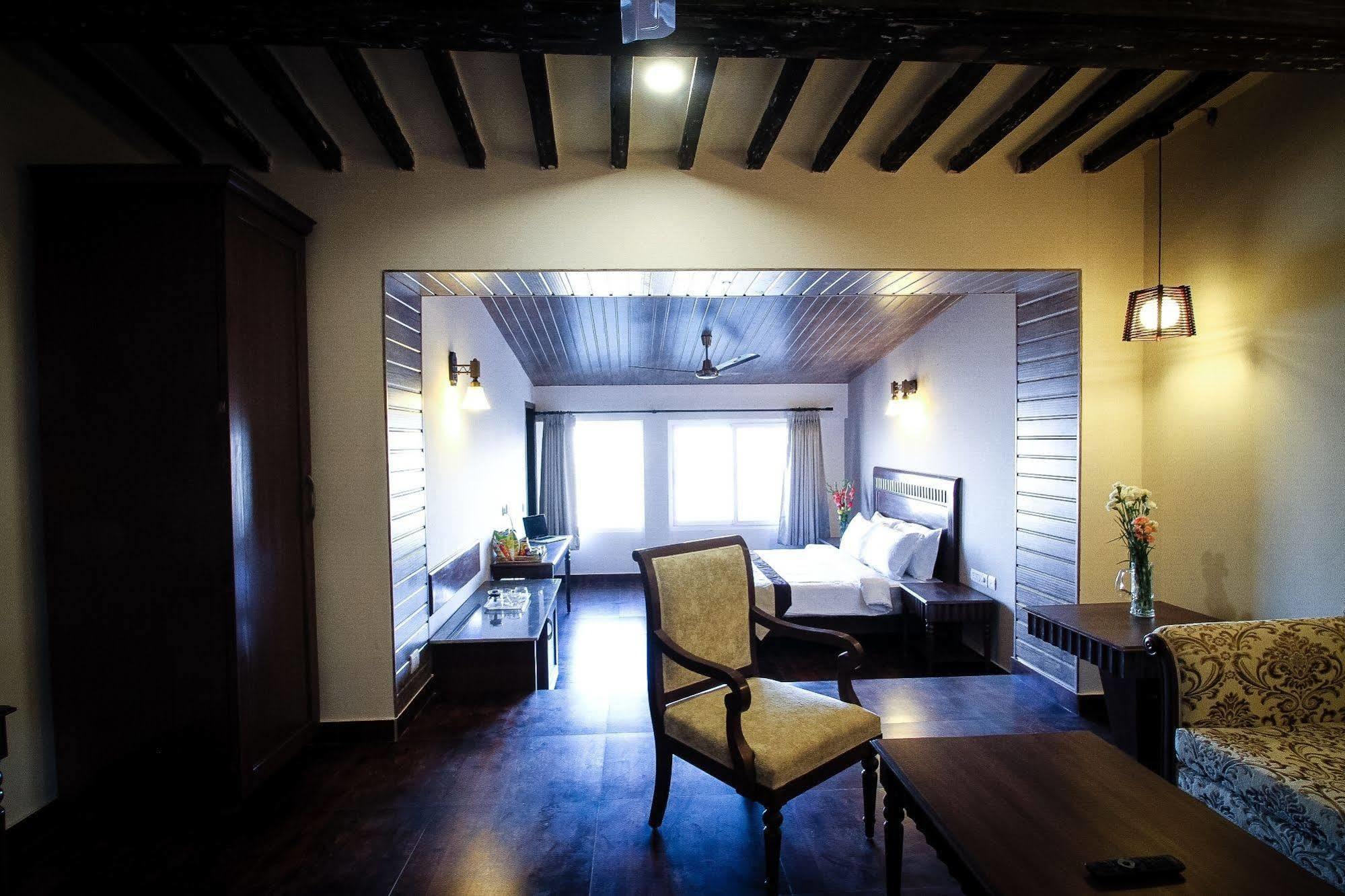One Earth Royale Boutique Hotel Массури Экстерьер фото