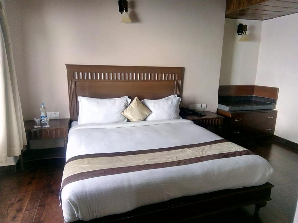 One Earth Royale Boutique Hotel Массури Экстерьер фото
